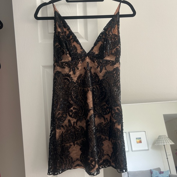 Elegant Black Lace Urban Outfitters Dress - Picture 3 of 4